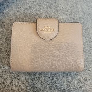 Coach Medium Corner Zip Wallet
